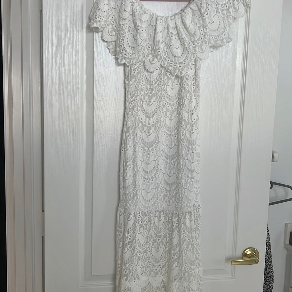 White lace S/M Night Cap long dress. Off the shoulders